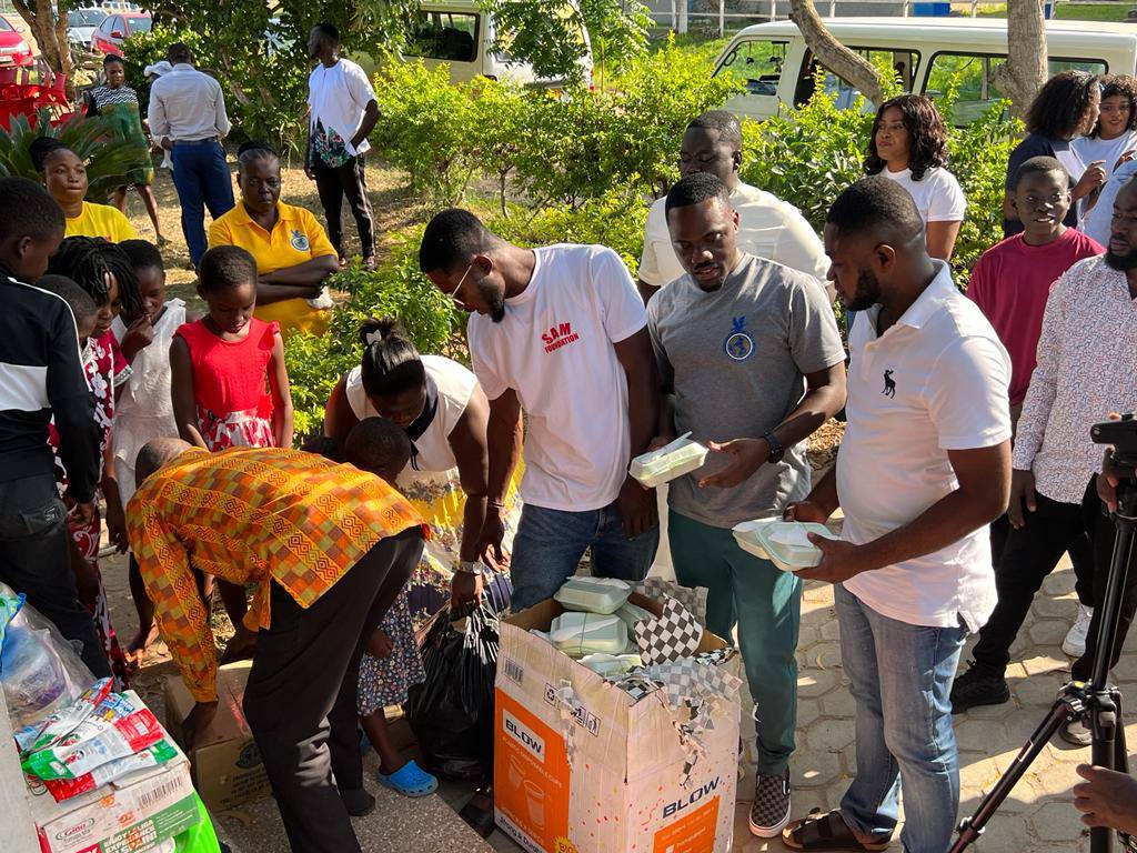 Volunteers distributing supplies